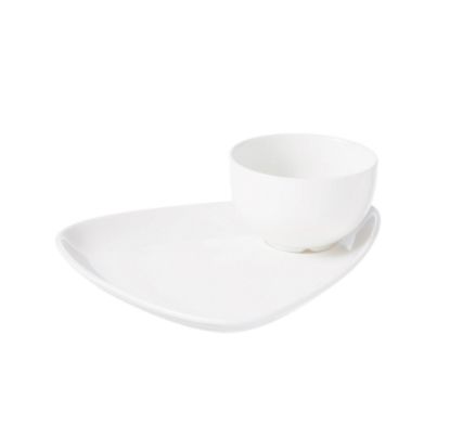 Picture of SNACK ATTACK - WHITE - TRIANGULAR SNACK PLATE -  24CM (6) (CC-WH-TSP.1)